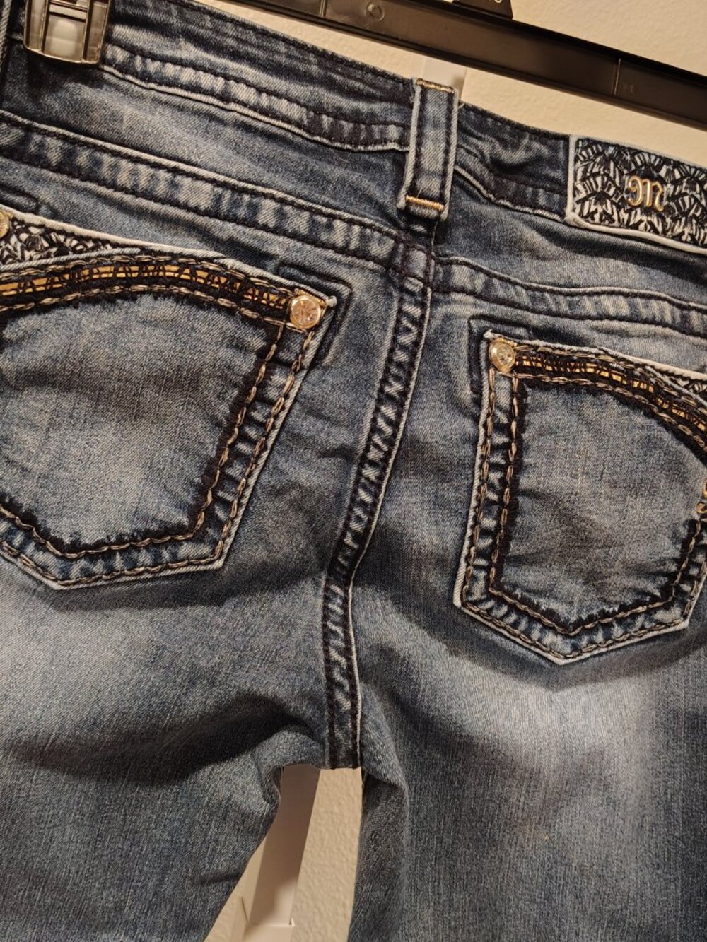 Miss Me Jeans Size 30 Mid-Rise Slim Boot Short Inseam 32 Thick Stitch Stretch - Picture 6 of 11